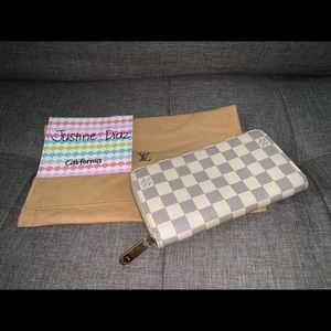✨Louis Vuitton Zippy wallet in Damier Azur✨